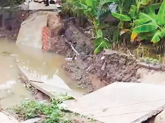 Cử tri kiến nghị sớm khắc phục những điểm sạt lở