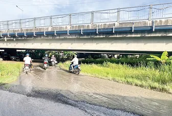 Đường dân sinh cầu Cái Da xuống cấp nghiêm trọng