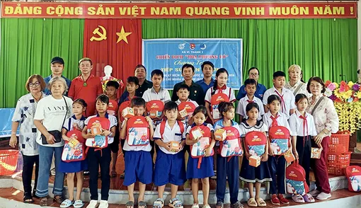 Xã đoàn Vị Thanh 1 “Tiếp sức đến trường”