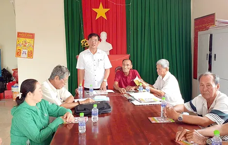 Cầu nối giữa chính quyền với nhân dân