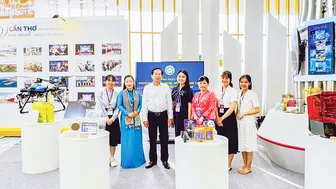 Triển lãm “Rạng rỡ Cần Thơ - Vị thế mới, tầm nhìn mới” - Ấn tượng thành tựu của thành phố sau 80 năm