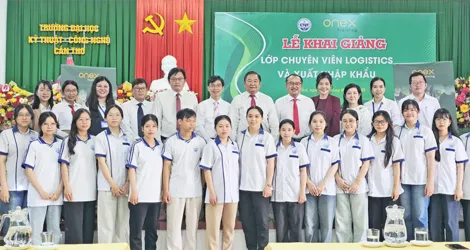 Khai giảng lớp Chuyên viên Logistics và Xuất nhập khẩu thực hành