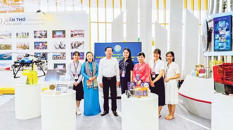 Triển lãm “Rạng rỡ Cần Thơ - Vị thế mới, tầm nhìn mới” - Ấn tượng thành tựu của thành phố sau 80 năm