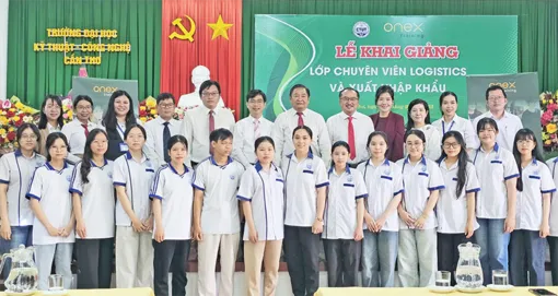 Khai giảng lớp Chuyên viên Logistics và Xuất nhập khẩu thực hành