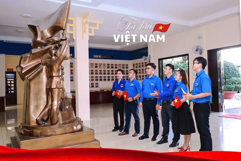 Khơi dậy lòng yêu nước trong giới trẻ Khơi dậy lòng yêu nước trong giới trẻ