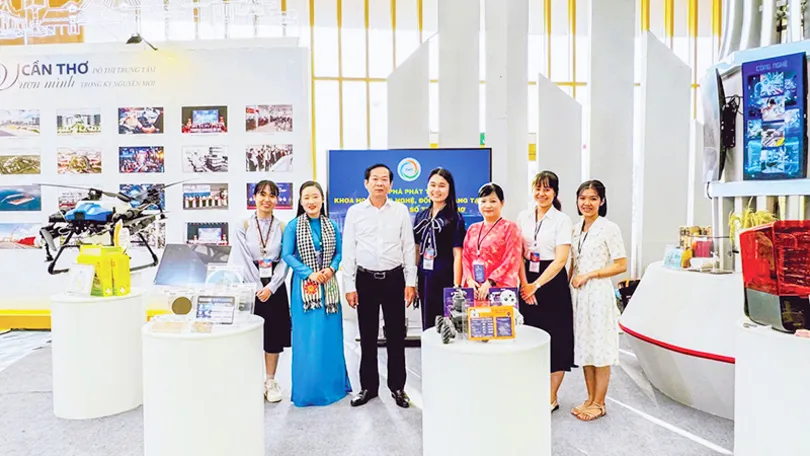 Triển lãm “Rạng rỡ Cần Thơ - Vị thế mới, tầm nhìn mới” - Ấn tượng thành tựu của thành phố sau 80 năm Triển lãm “Rạng rỡ Cần Thơ - Vị thế mới, tầm nhìn mới” - Ấn tượng thành tựu của thành phố sau 80 năm