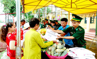 “ផ្សារ​ណាត់​ពិ​សេស​” ផ្សារ​ភ្ជាប់​មនោ​សញ្ចេត​នា​កង​ទ័ព​និង​ប្រ​ជា​ជន​តំ​បន់​ព្រំ​ដែន​សមុទ្រ​