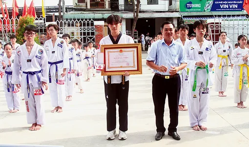 Võ sinh của CLB Taekwondo Cái Răng được trao tặng Huân chương Lao động hạng Ba