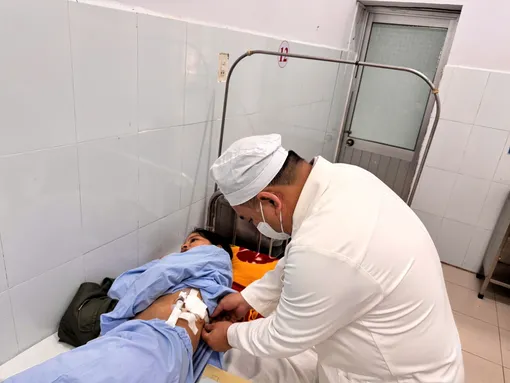 Phẫu thuật thành công cho bệnh nhân "sống chung" với khối u hơn 10 năm