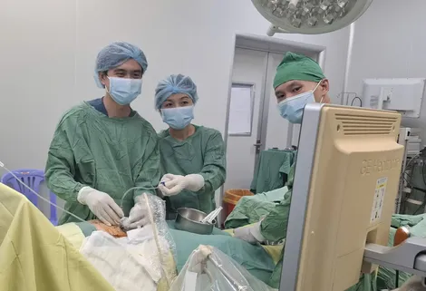 Thêm một ca can thiệp bào thai: Truyền ối điều trị cho thai nhi chậm tăng trưởng và thiểu ối