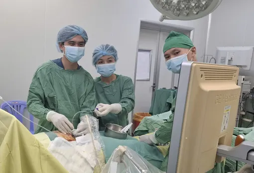 Thêm một ca can thiệp bào thai: Truyền ối điều trị cho thai nhi chậm tăng trưởng và thiểu ối