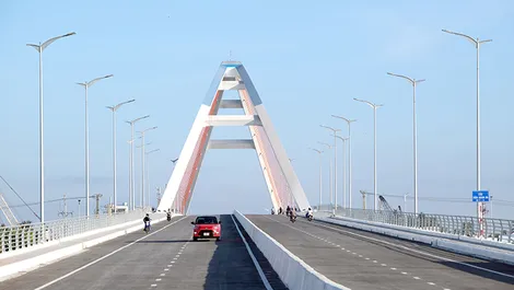 Xây dựng hạ tầng giao thông đồng bộ, hiện đại