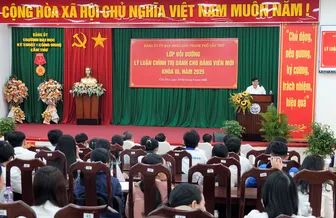 Gần 300 đảng viên mới được bồi dưỡng lý luận chính trị
