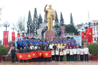 Thi đua chào mừng Tết Độc lập