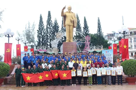 Thi đua chào mừng Tết Độc lập