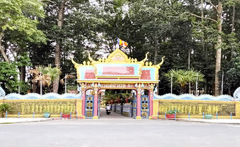 ទស្សនា​រមណីយ​ដ្ឋាន​វត្ត​ខ្ទឹង​