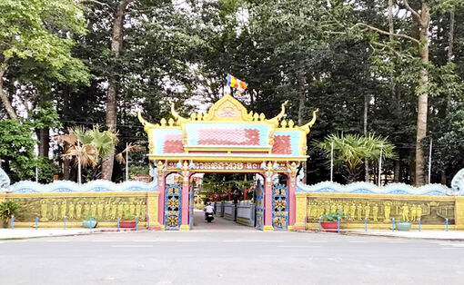 ទស្សនា​រមណីយ​ដ្ឋាន​វត្ត​ខ្ទឹង​