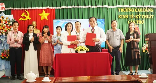 Trường Cao đẳng Kinh tế - Kỹ thuật Cần Thơ ký kết hợp tác với doanh nghiệp trong đào tạo và tuyển dụng Trường Cao đẳng Kinh tế - Kỹ thuật Cần Thơ ký kết hợp tác với doanh nghiệp trong đào tạo và tuyển dụng