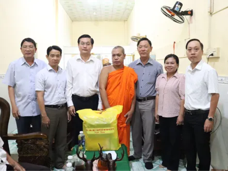 Lãnh đạo thành phố thăm, chúc mừng Lễ Sene Dolta