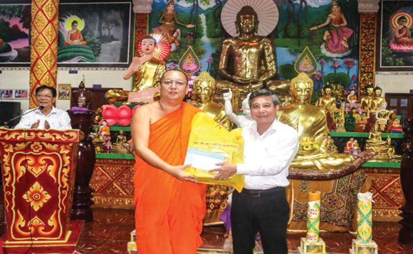 ថ្នាក់​ដឹក​នាំ​ទីក្រុង​កឹង​ធើ អញ្ជើញ​ទៅ​សួរ​សុខ​ទុក្ខ​និង​ប្រ​សិទ្ធ​ពរ​ពិធី​បុណ្យ​សែន​ដូន​តា​ឆ្នាំ​២០២៥