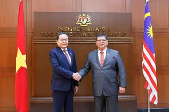 Chủ tịch Quốc hội Trần Thanh Mẫn hội đàm với Chủ tịch Thượng viện và Chủ tịch Hạ viện Malaysia