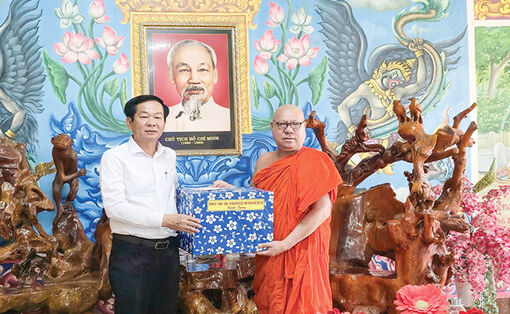 ទីក្រុងកឹងធើចាត់តាំងក្រុមប្រតិភូអញ្ជើញទៅសួរសុខទុក្ខនិងប្រសិទ្ធពរពិធីបុណ្យសែនដូនតាជនរួមជាតិខ្មែរ ទីក្រុងកឹងធើចាត់តាំងក្រុមប្រតិភូអញ្ជើញទៅសួរសុខទុក្ខនិងប្រសិទ្ធពរពិធីបុណ្យសែនដូនតាជនរួមជាតិខ្មែរ