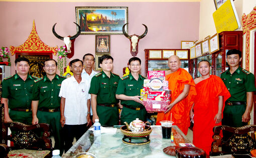 បុណ្យ​សែន​ដូន​តា កក់​ក្តៅ​មនោ​សញ្ចេត​នា​កង​ទ័ព​និង​ប្រ​ជា​ជន​