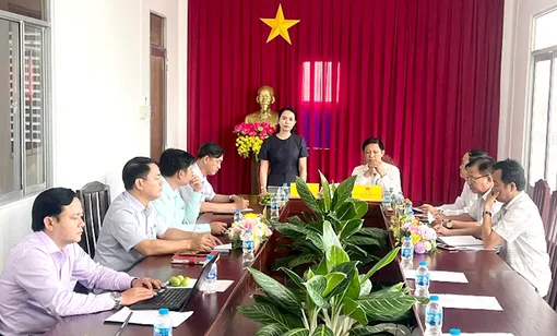 Lãnh đạo HĐND TP Cần Thơ làm việc với Đảng ủy xã Vĩnh Tường