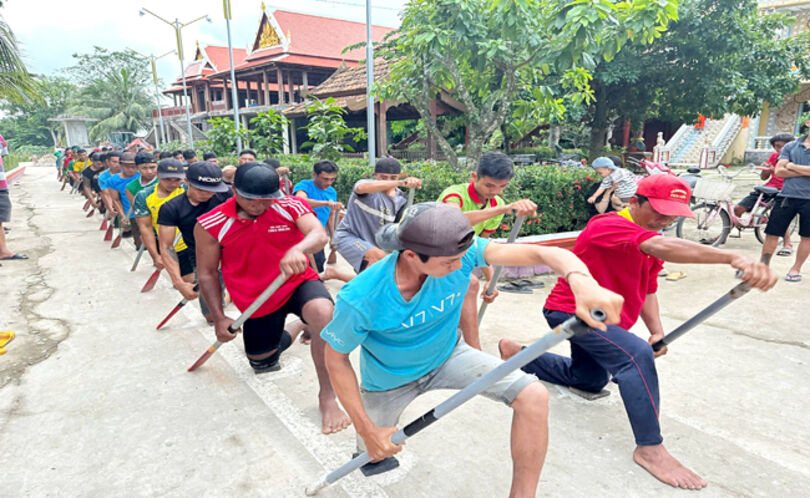 ខិត​ខំ​ដណ្តើម​ចំ​ណាត់​ថ្នាក់​ខ្ពស់​ក្នុង​ពិធី​ប្រ​ណាំង​ទូក​-ង ឆ្នាំ​២០២៥