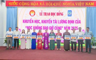 Trao hơn 1.000 suất học bổng Lương Định Của “Học không bao giờ cùng”