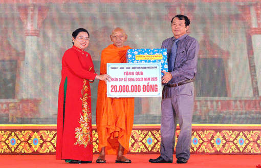 អំ​ណរ​បុណ្យ​សែន​ដូន​តា ឆ្នាំ​២០២៥ - សាមគ្គី​ភាព ច្នៃ​ប្រ​តិដ្ឋ សមា​ហ​រណ​កម្ម និង​អភិវឌ្ឍ