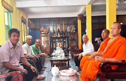 ប្រ​ធាន​គណៈ​ប្រ​ជា​ជន​ភូមិ​អស់​ពី​ចិត្ត​គិត​អាន​ដល់​ប្រ​ជា​ជន