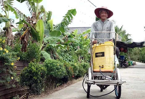 “Ông Bảy già gân” làm đẹp xóm làng