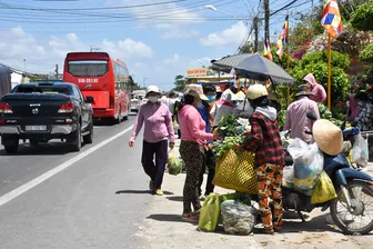 Cần sớm lập lại trật tự, đảm bảo an toàn giao thông chợ tự phát