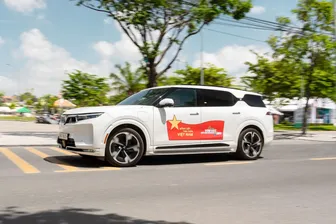 VF 9 - Xe điện Việt nâng chuẩn “xe chủ tịch”, luxury nhưng không “đốt ví”