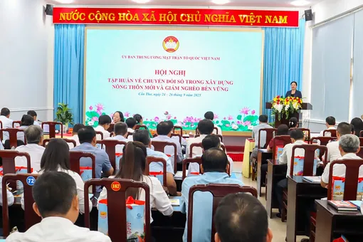 Tập huấn chuyển đổi số trong xây dựng nông thôn mới và giảm nghèo bền vững