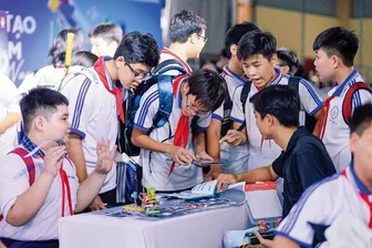 Phấn đấu 100% học sinh tốt nghiệp THPT được trang bị kiến thức nền tảng về công nghệ số