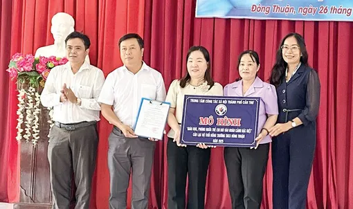 Ra mắt Câu lạc bộ Tuổi hồng Trường THCS Đông Thuận