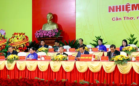 Tiếp tục tham luận đóng góp các giải pháp nhằm xây dựng, phát triển TP Cần Thơ giai đoạn mới