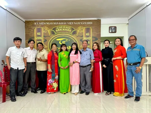 Gieo hồn quê qua từng câu vọng cổ