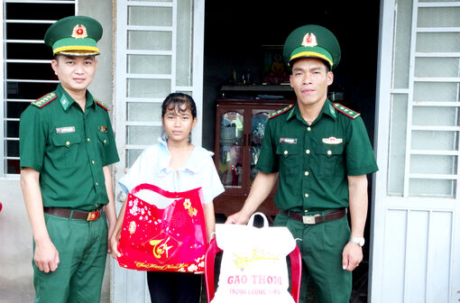 ផ្ដល់​ក្ដី​សង្ឃឹម​ដល់​សិស្ស​តំ​បន់​ព្រំ​ដែន​សមុទ្រ​