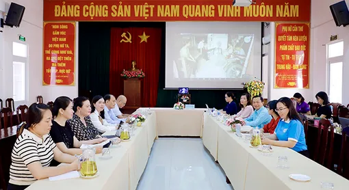 Trung ương Hội LHPN Việt Nam: Tuyên dương 84 tập thể, cá nhân điển hình trong thực hiện Cuộc vận động "5 không, 3 sạch" và Chương trình "Mẹ đỡ đầu" Trung ương Hội LHPN Việt Nam: Tuyên dương 84 tập thể, cá nhân điển hình trong thực hiện Cuộc vận động "5 không, 3 sạch" và Chương trình "Mẹ đỡ đầu"