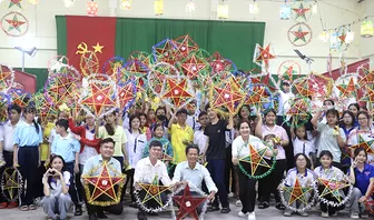 Tết đoàn viên ấm áp, nghĩa tình