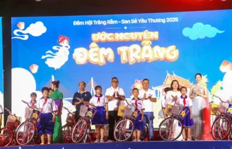 Cần Thơ rộn ràng “Đêm hội trăng rằm - San sẻ yêu thương”