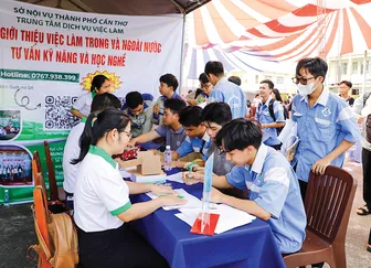 Gam màu sáng trong giới thiệu, giải quyết việc làm cho người lao động