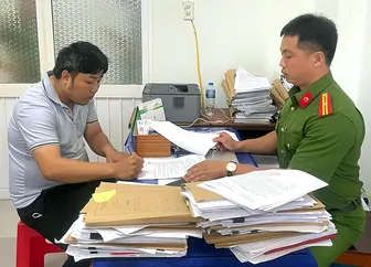 Bắt tạm giam nhân viên chiếm đoạt tiền tỉ của công ty