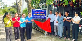 Ra mắt công trình “Thắp sáng đường quê”