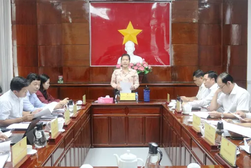 Tiếp tục tìm giải pháp bảo tồn và phát triển chợ nổi Cái Răng Tiếp tục tìm giải pháp bảo tồn và phát triển chợ nổi Cái Răng