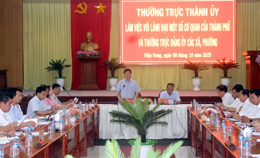 Các xã, phường tiếp tục bố trí nguồn lực hiện có giải quyết những vấn đề cấp bách trước mắt Các xã, phường tiếp tục bố trí nguồn lực hiện có giải quyết những vấn đề cấp bách trước mắt