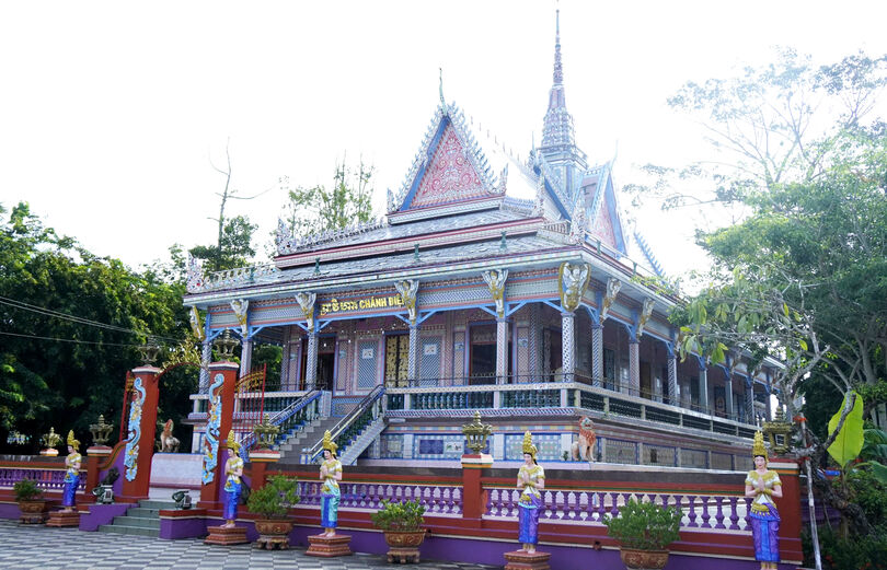 ឧស្សា​ហកម្ម​វប្ប​ធម៌​មើល​ពី​ចំ​ណុច​ទេស​ចរណ៍​វត្ត​ស្រ​ឡូង